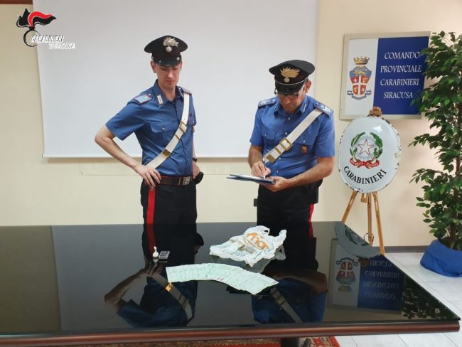 Beccato con in casa cocaina nascosta in un barattolo di vetro: arrestato 42enne