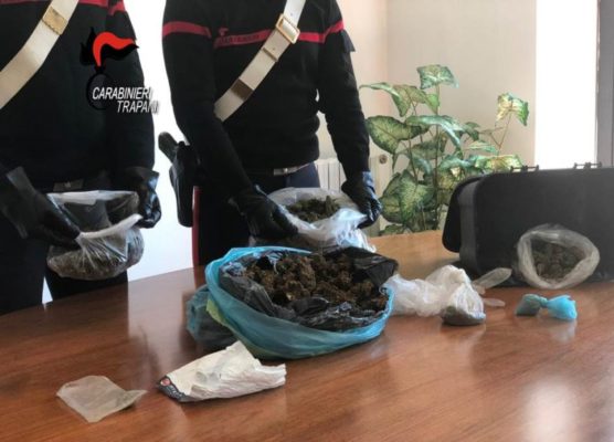 Contrasto allo spaccio, deteneva un chilo di marijuana in casa: arrestato 45enne