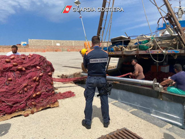 Pesca illegale alle Isole Eolie: sequestrate reti di oltre 7 chilometri – VIDEO e FOTO