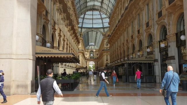 Milano prova a ripartire con cautela