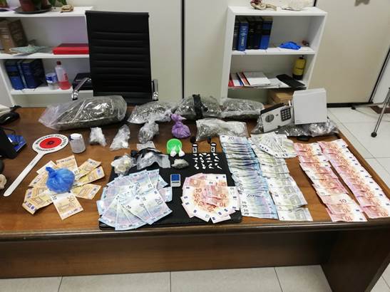 Fase 2 tra libertà e stupefacenti, 25enne rinchiuso nel carcere di Catania: la sua casa come un market per la droga Fase 2 tra libertà e stupefacenti, 25enne rinchiuso nel carcere di Catania: la sua casa come un market per la droga