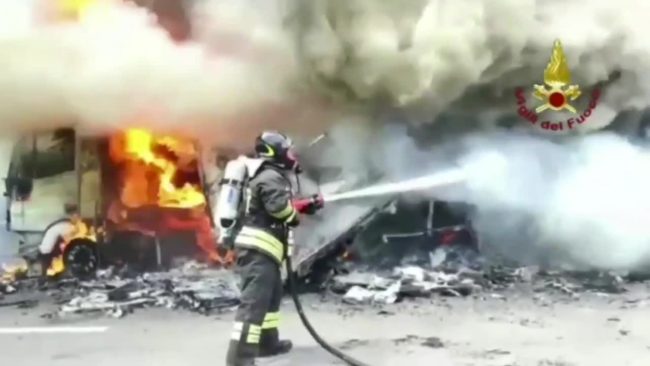 Si incendia un Tir nel Nisseno