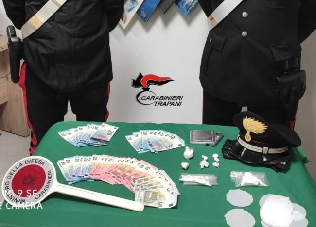 Ai domiciliari continuava a spacciare: arrestato “irrefrenabile” pusher 58enne