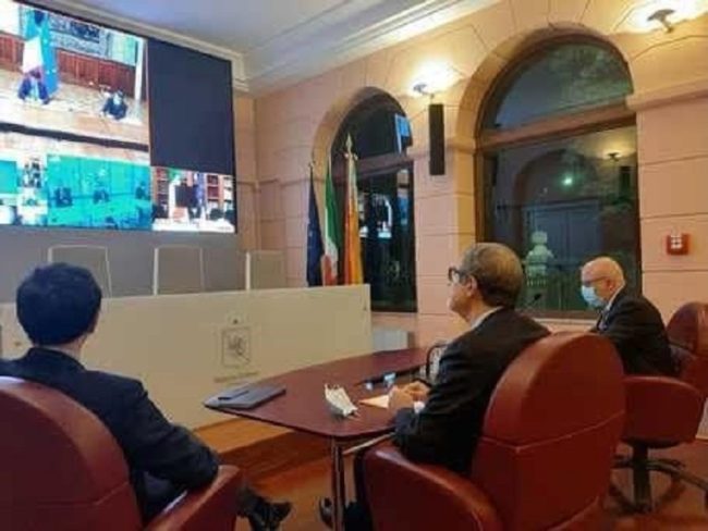 Fase 2 in Sicilia, le richieste di Musumeci a Conte: “Urgente riapertura negozi e saloni. No accessi nell’Isola fino al 31 maggio”