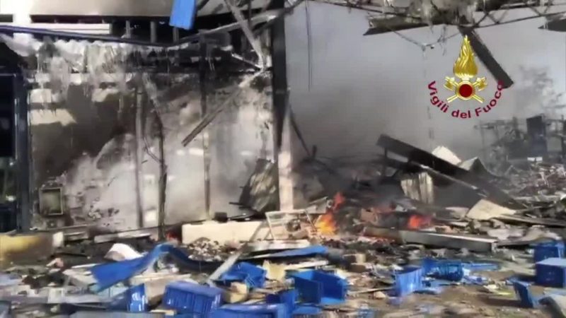 Esplosione in una fabbrica nel Napoletano