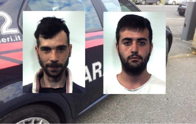 Bloccati nel Catanese mentre vendevano droga a un 16enne in auto: arrestati 2 pusher