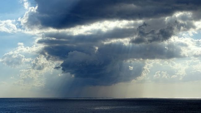Tra sole, temperature elevate e rovesci: meteo instabile in Sicilia, rischio pioggia a Catania