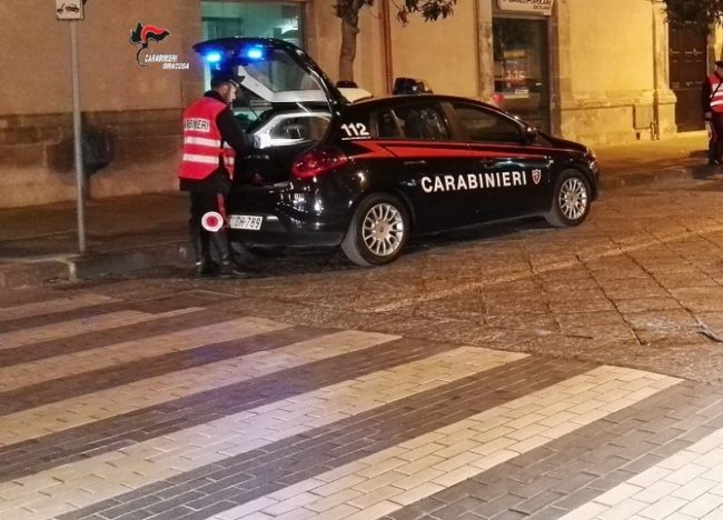 Centro storico assalito da spacciatori e assuntori di droga: pioggia di sanzioni anche in strada