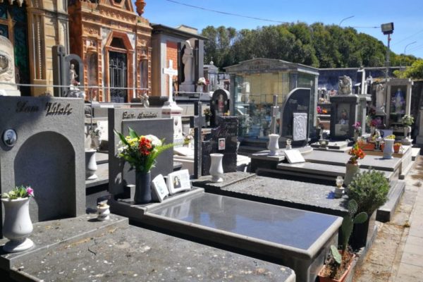 Catania, lunedì riaprono cimiteri e parchi: distanziamento di almeno un metro – I DETTAGLI
