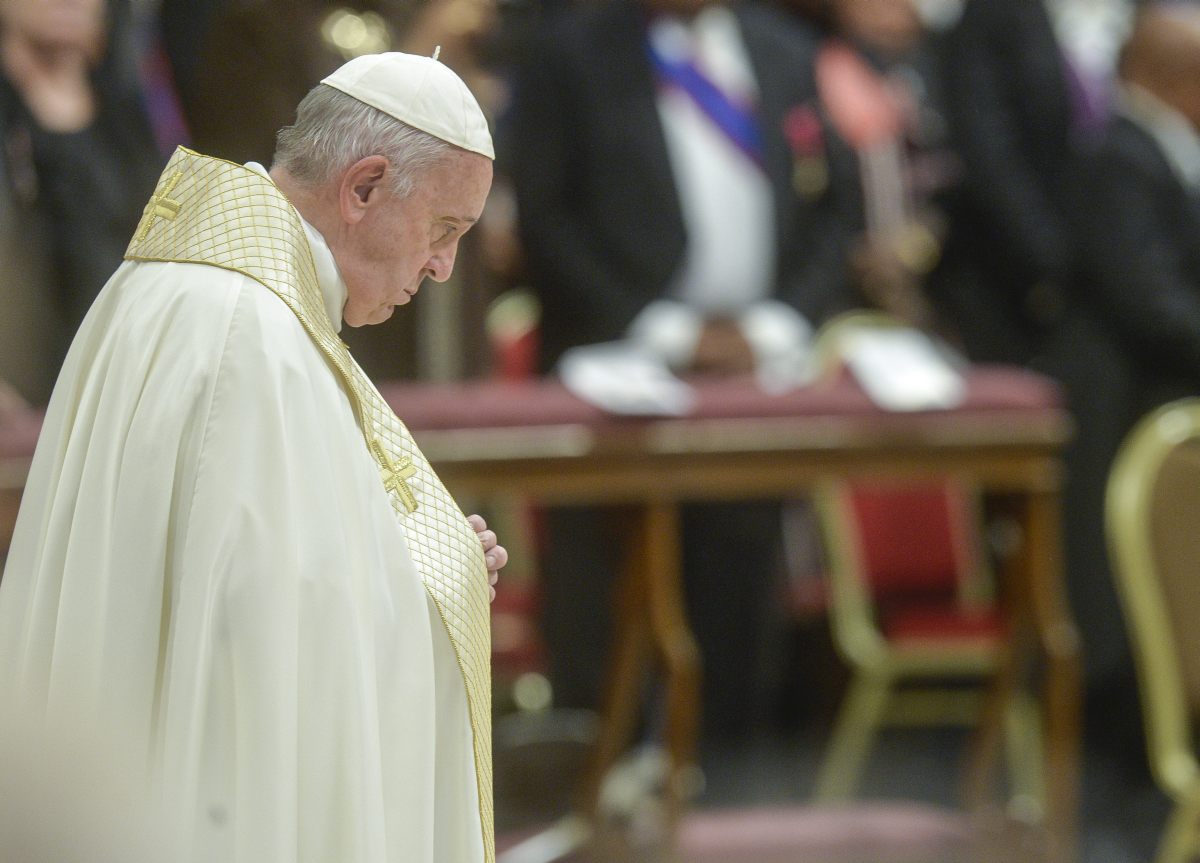 Messa di Natale con Papa Francesco, anticipata oggi alle 19,30: come e dove seguirla – DETTAGLI