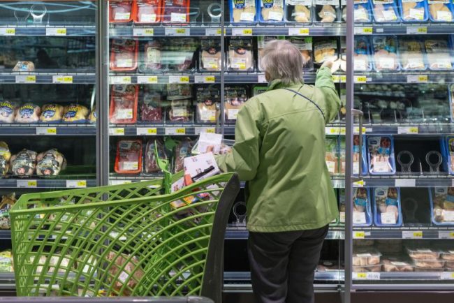 Si reca al supermercato nonostante la quarantena: operatrice sanitaria bloccata nel Catanese, denunciata