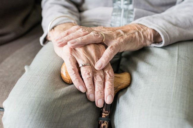 Coronavirus, uno studio: malati di Parkinson non rischiano di piu'