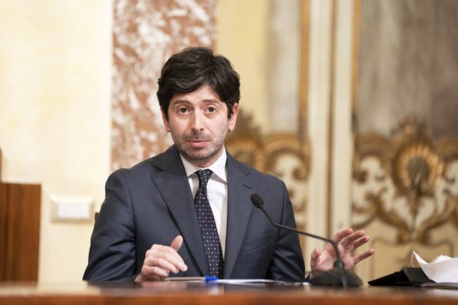 L’Italia teme la seconda ondata, il governo impone nuove regole: dal nuovo Dpcm scompare il coprifuoco per i locali