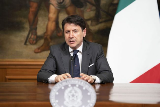 Incubo “lockdown”, dettagli nuovo Dpcm: banchetti a numero chiuso, mascherine obbligatorie e locali chiusi alle 23