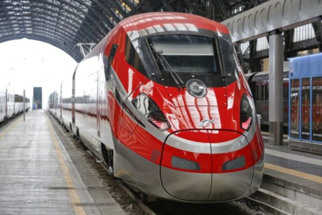 Caos su un treno, giovane beccato con il biglietto ma privo di Green pass: interviene la polizia
