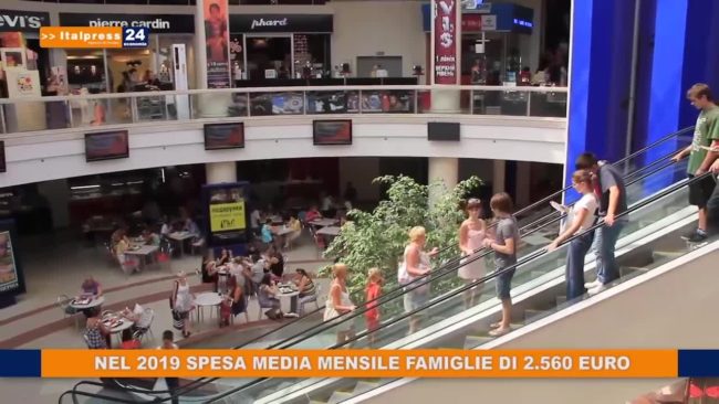 Nel 2019 spesa media mensile famiglie di 2.560 euro