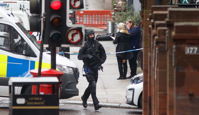 Attacco a Glasgow, diverse persone accoltellate in hotel. Il Governo: “Smentita ipotesi terroristica”