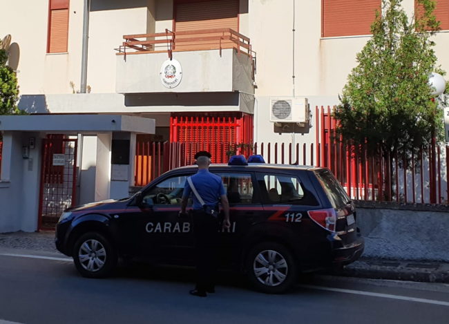 Rubano terra “nera” in un’area sottoposta a vincolo paesaggistico e idrogeologico: quattro arresti