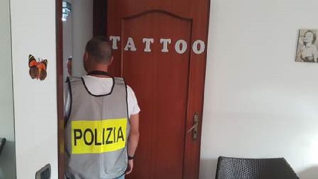 Librino nella morsa dell’abusivismo. Tra mancanza di igiene e sfruttamento di minori: i controlli della polizia