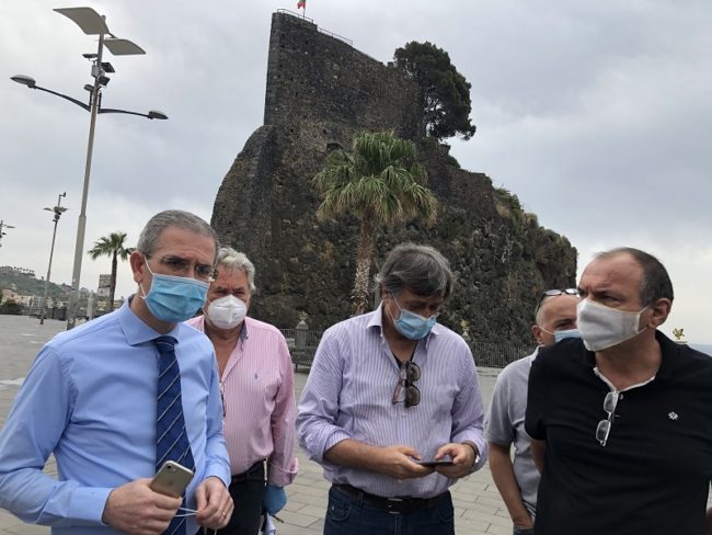 Piazza Castello pronta al “risanamento delle criticità”: al via i lavori di consolidamento del costone roccioso