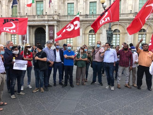 Per George e Adnan, “contro il razzismo e il caporalato”: flash mob in piazza Università