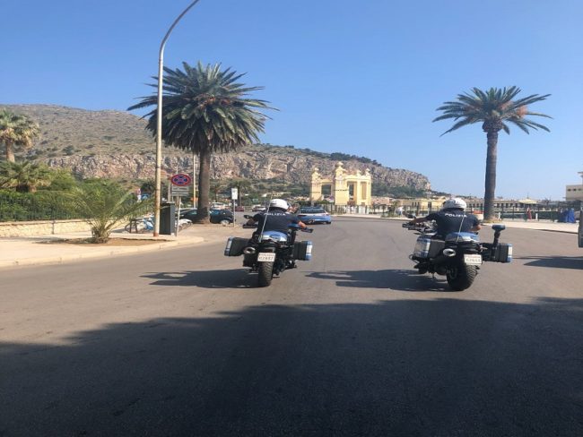 Servizio di polizia, a setaccio intere zone: in 3 su scooter elettrico, sanzioni e sequestri
