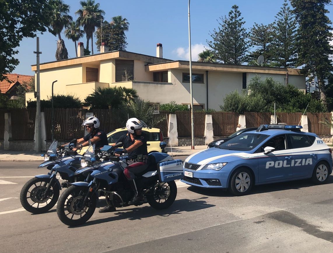Controlli straordinari del territorio: sequestrati 5 veicoli elettrici e denunciati 3 parcheggiatori abusivi