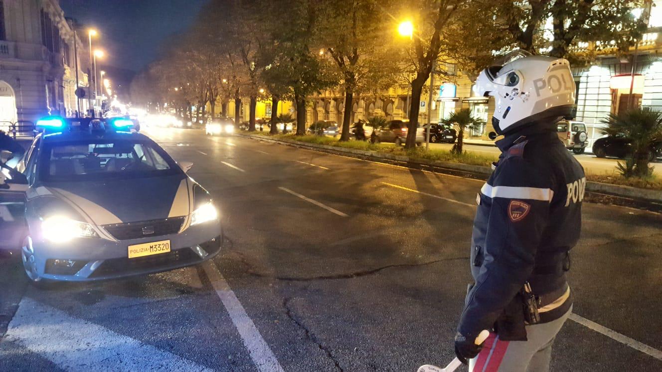 Assembramenti e alcol a minorenni: rissa tra giovani in via Garibaldi, riportate ferite da taglio