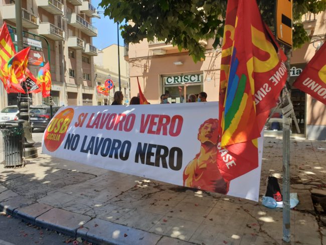 Mobilitazione nazionale USB, presidio in Prefettura: “La pazienza è finita. Si lavoro vero, no lavoro nero”