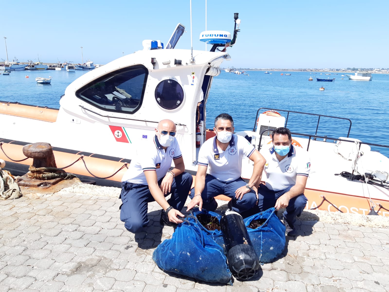 Pesca illegale, aveva raccolto e caricato in un furgone 1.550 esemplari di ricci di mare vivi: scatta sequestro