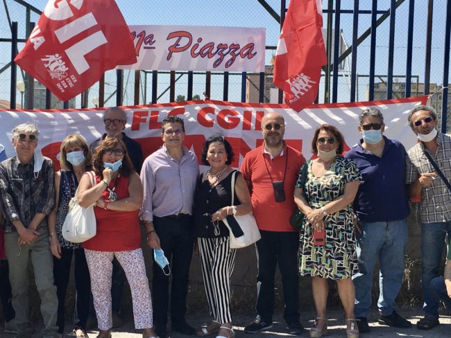 Catania, sit-in di protesta Cgil e Flc Cgil per chiedere ripartenza delle attività didattiche in presenza