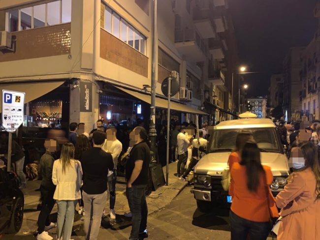 Movida senza regole, sigilli a due locali e gestori multati: assembramenti e oltraggio a pubblico ufficiale