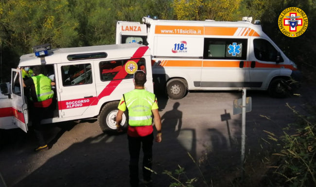 Escursionista cade su un sentiero dell’Etna, soccorso dai sanitari: trasportato in ospedale