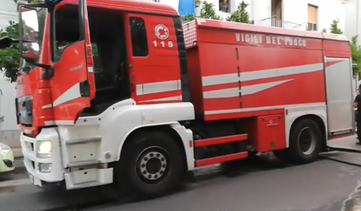Incendio in casa in via Roma, mansarda incenerita: accertamenti in corso – VIDEO