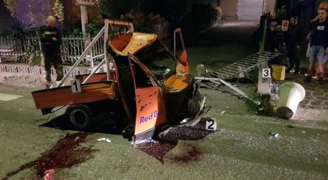 Apecar si schianta nella notte contro abitazione: morto il 18enne Lorenzo Corradini