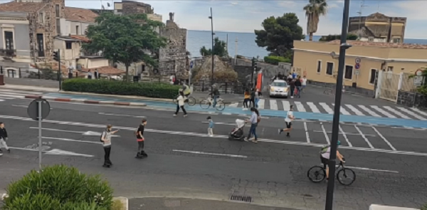 Festa della Repubblica al Lungomare di Catania: niente auto e passeggiate nel rispetto delle norme – VIDEO