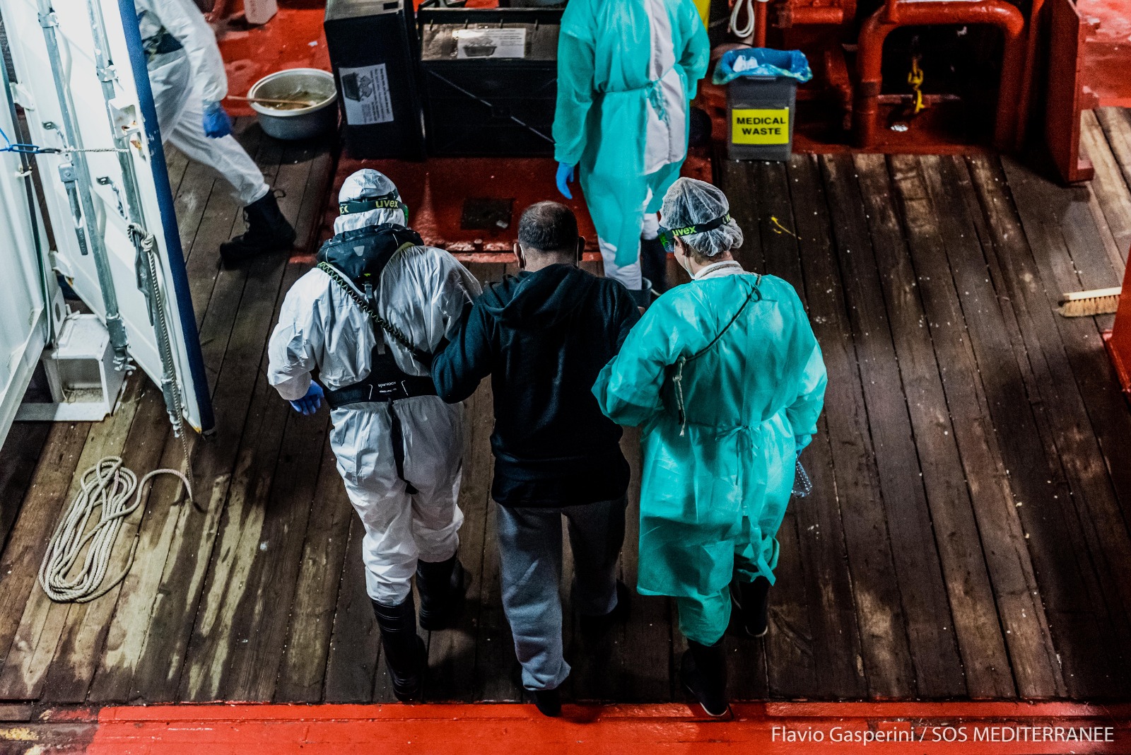 Ocean Viking, uomo evacuato nella notte. Sos Mediterranee: “Ragioni mediche”