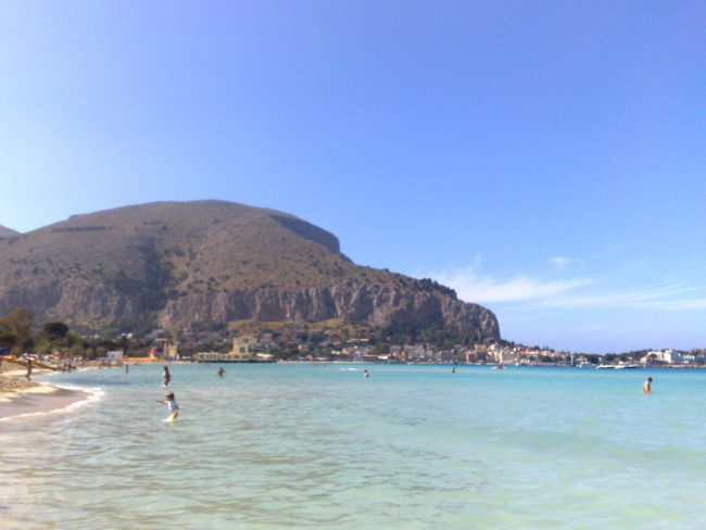 Acque di Mondello, Motoscafo colpisce canoa: non ci sono feriti
