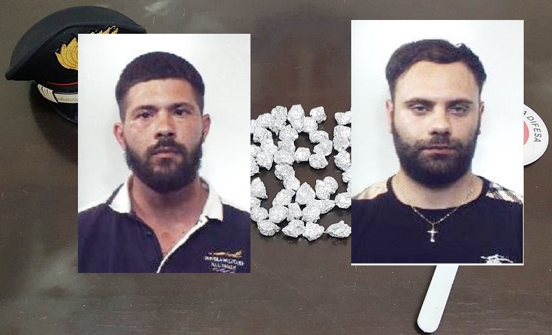 Il nervosismo gli gioca brutti scherzi, due pusher catanesi con la droga in auto: arrestati