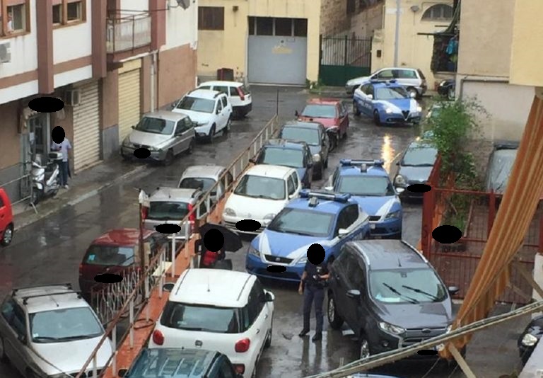 “Hanno ucciso il figlio di un boss”, la polizia interviene ma è un falso allarme: indagini in corso
