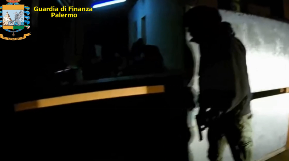 Duro “colpo” a noto trafficante di migranti e tabacchi: maxi-sequestro da 1,5 milioni di euro – VIDEO