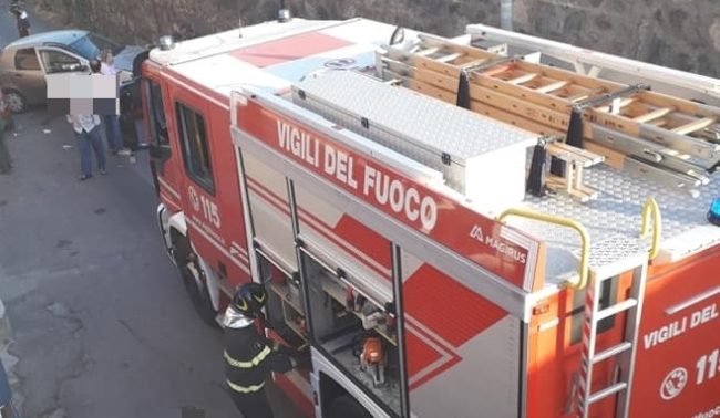 Paura sulla SP 36, cade un palo della luce: pericoloso incidente in mattinata