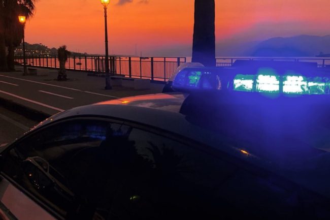 Trentenne senza biglietto aggredisce e minaccia ripetutamente il controllore e lo manda in ospedale