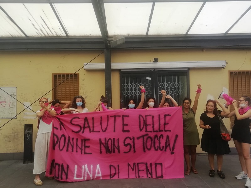 Catania, il consultorio non riapre e le attiviste scendono in piazza. “Contro questa società patriarcale”