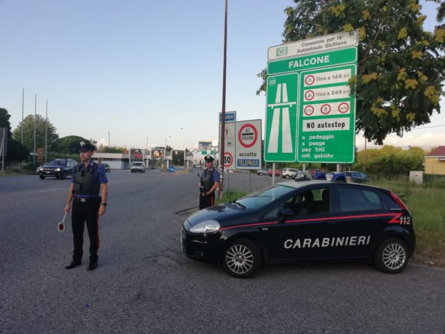 Rubava energia elettrica da una struttura residenziale vicino casa: arrestata coppia