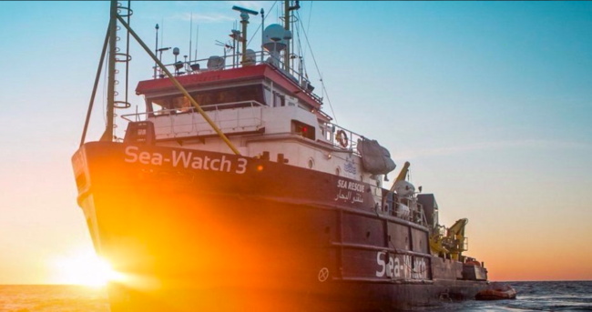 Emergenza migranti, ancora salvataggi a sud della Sicilia: Ocean Viking e Sea Watch 3 chiedono porto sicuro