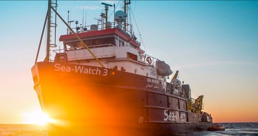 Emergenza migranti, ancora salvataggi a sud della Sicilia: Ocean Viking e Sea Watch 3 chiedono porto sicuro