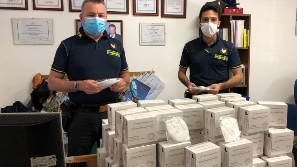 Sequestrate 860 mascherine Ffp2 non a norma: nei guai un’impresa siciliana