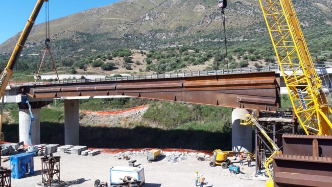 Viadotto Himera, iniziate le operazioni di varo. Anas: “Ultimeremo opera nel più breve tempo possibile” – FOTO