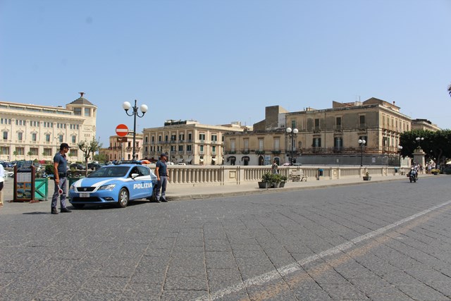 Da porto abusivo di armi a inottemperanza dell’alt: serrati controlli della polizia nel Siracusano